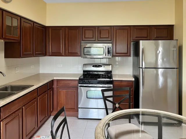 $322,900 | 3451 North Carriageway Drive, Unit 503, Arlington Heights, IL 60004