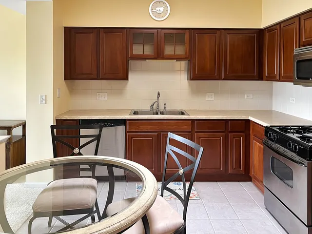 $322,900 | 3451 North Carriageway Drive, Unit 503, Arlington Heights, IL 60004