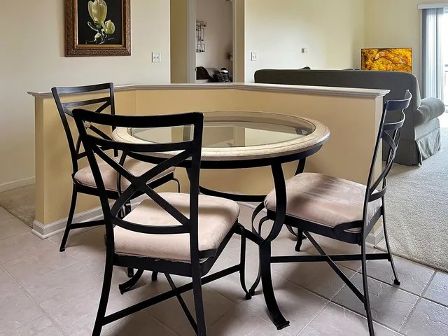 $322,900 | 3451 North Carriageway Drive, Unit 503, Arlington Heights, IL 60004