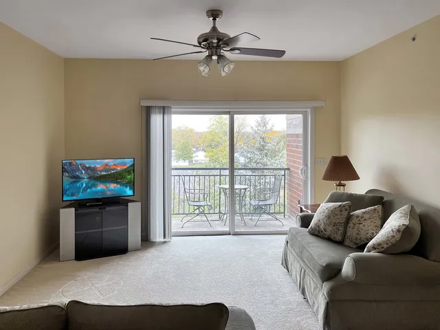 $322,900 | 3451 North Carriageway Drive, Unit 503, Arlington Heights, IL 60004