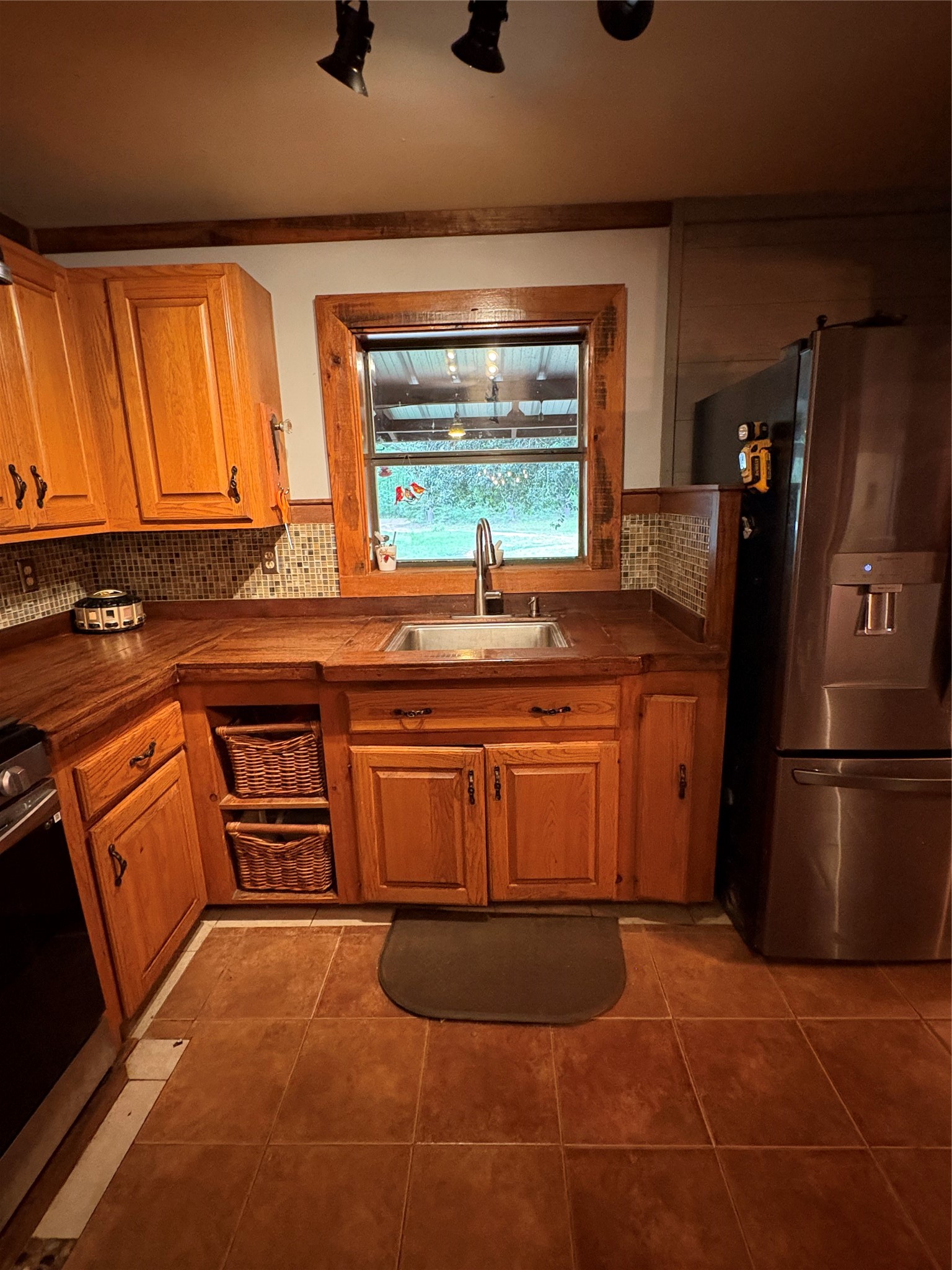 550 Dogwood Road Cleveland, TX 77328 - Photo 7 of 49 a kitchen with granite countertop a stove a sink and a refrigerator