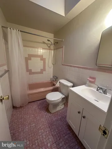 $1,700 | 2343 Hoffnagle Street, Philadelphia, PA 19152