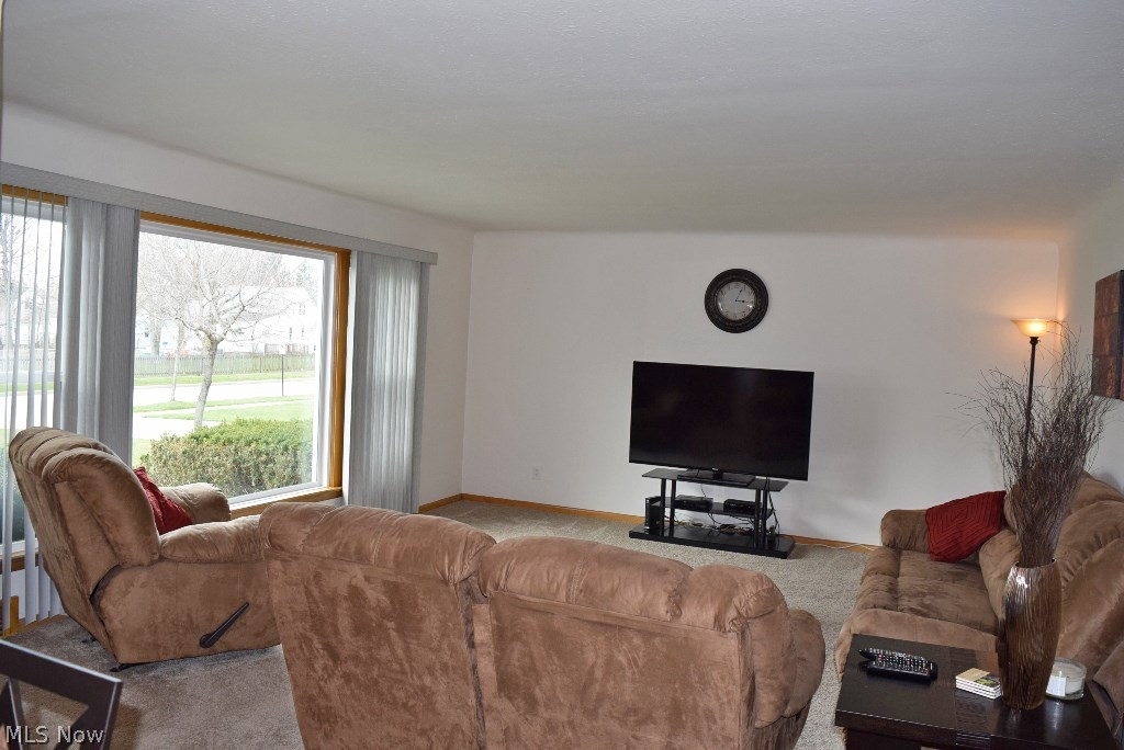 945 Hanley Road Cleveland, OH 44124 - Photo 6 of 26