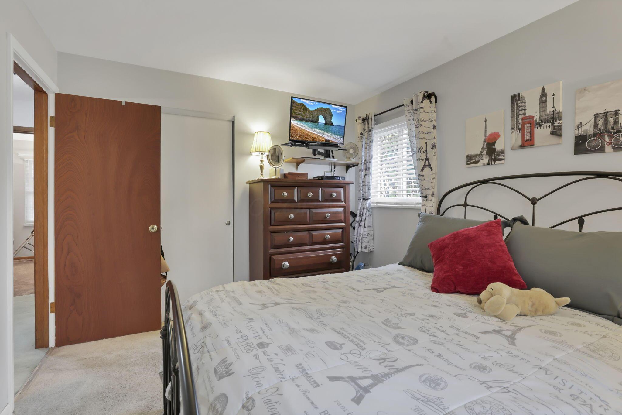 1248 Gresham Road Columbus, OH 43204 - Photo 13 of 35 35-web-or-mls-011A8253
