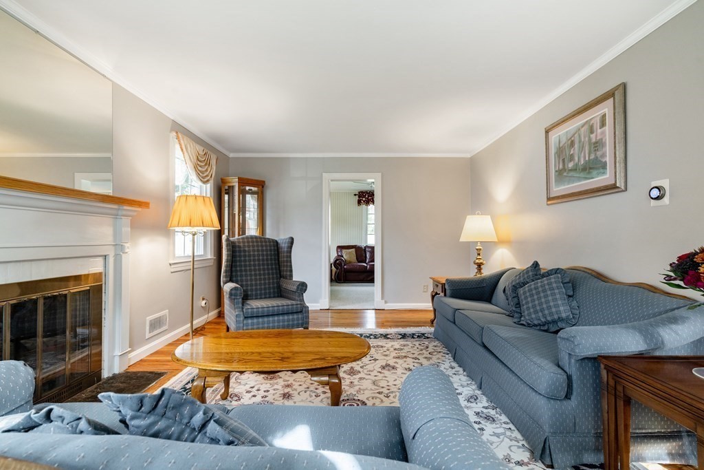 21 Barnesdale Road Natick, MA 01760 - Photo 5 of 38 Gallery Image 5