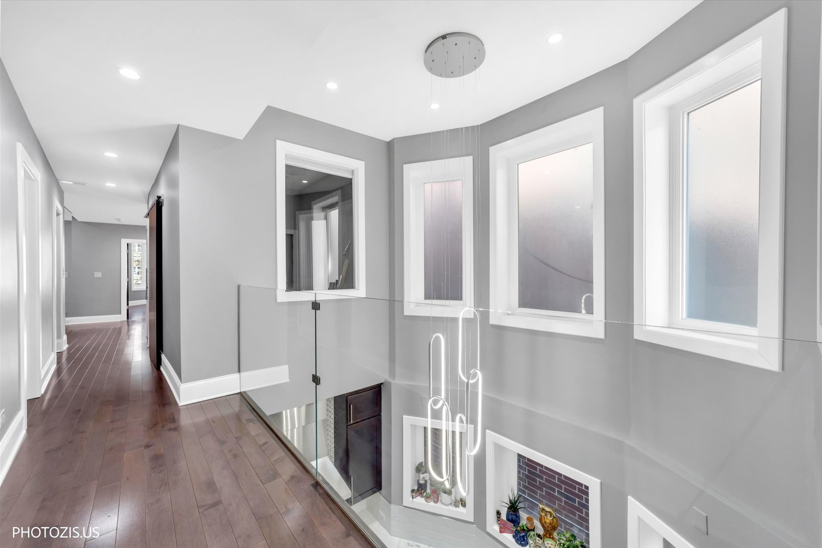 461 West Melrose Street Chicago, IL 60657 - Photo 32 of 83 a view of an entryway with wooden floor
