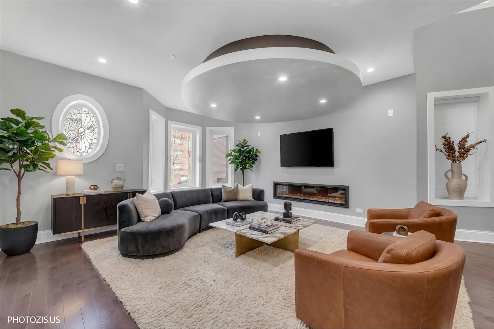 461 West Melrose Street Chicago, IL 60657 - Photo 4 of 83 a living room with furniture and a flat screen tv