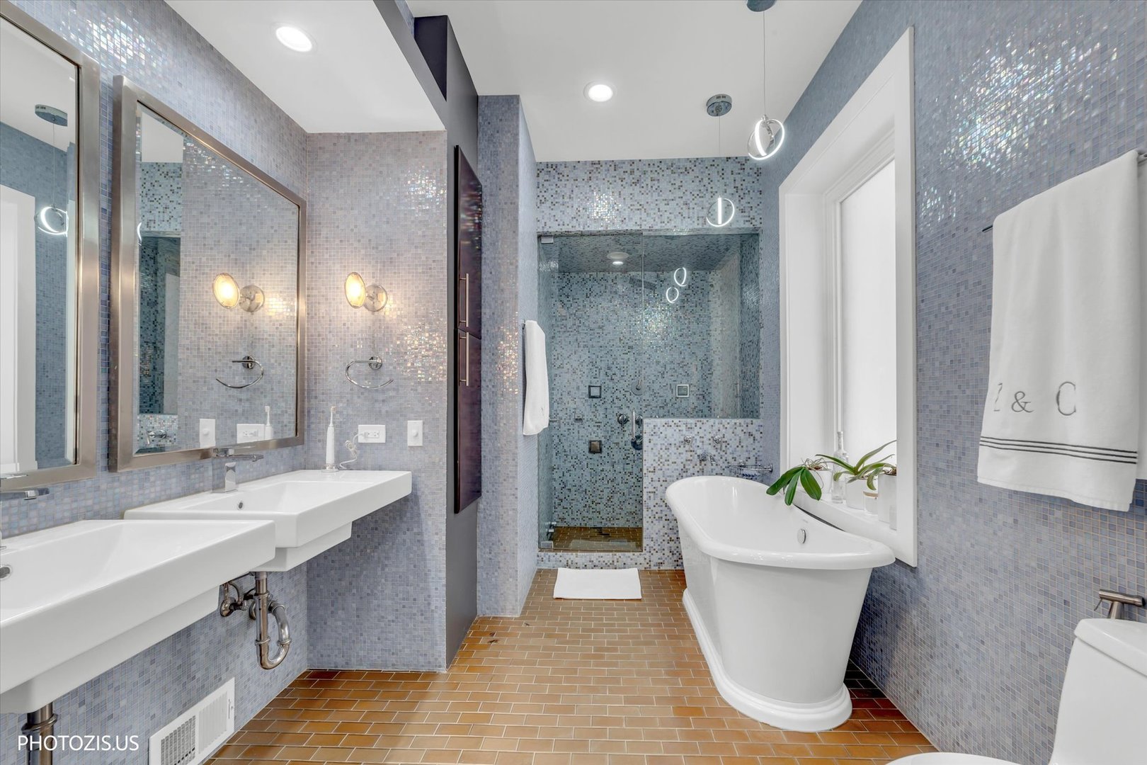 461 West Melrose Street Chicago, IL 60657 - Photo 52 of 83 a spacious bathroom with a bathtub shower sink and toilet