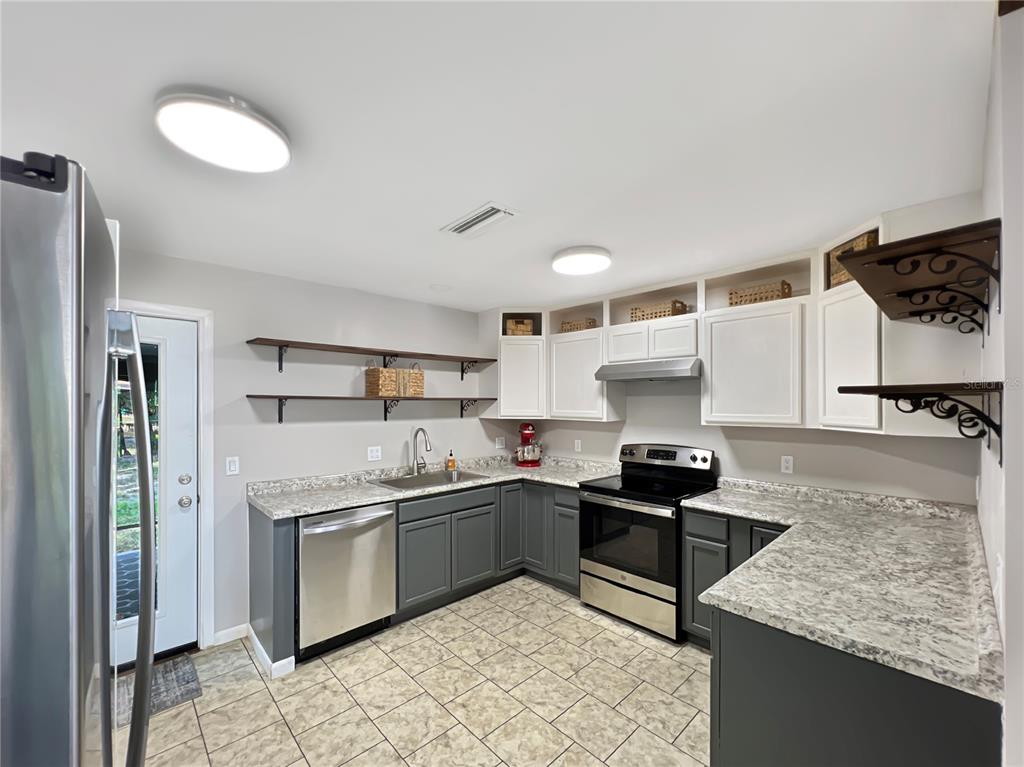 723 Southeast 30th Avenue Ocala, FL 34471 - Photo 4 of 22