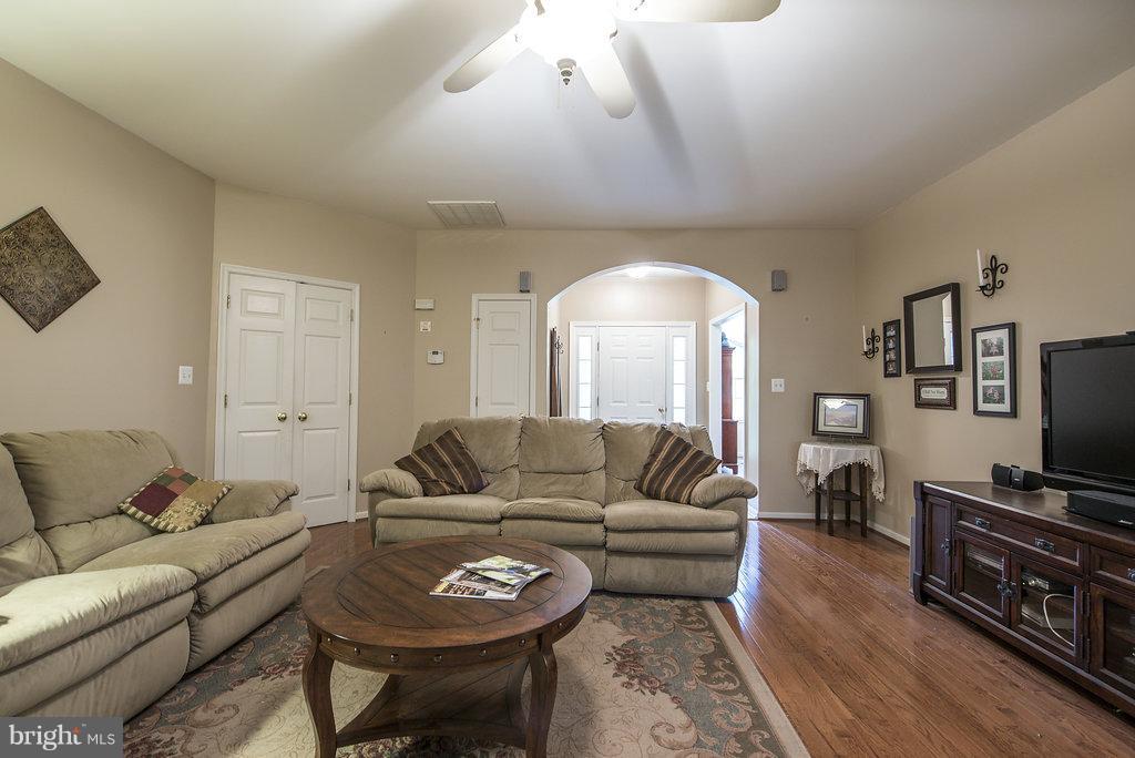 330 Sandy Ridge Road Fredericksburg, VA 22405 - Photo 11 of 30 Living Room