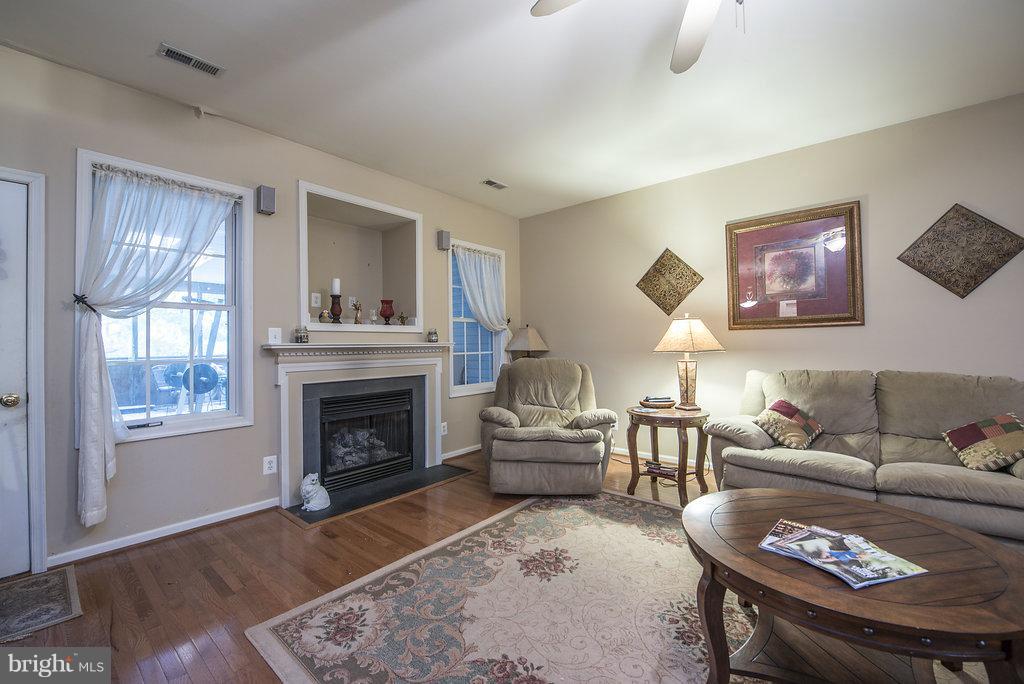 330 Sandy Ridge Road Fredericksburg, VA 22405 - Photo 12 of 30 Living Room
