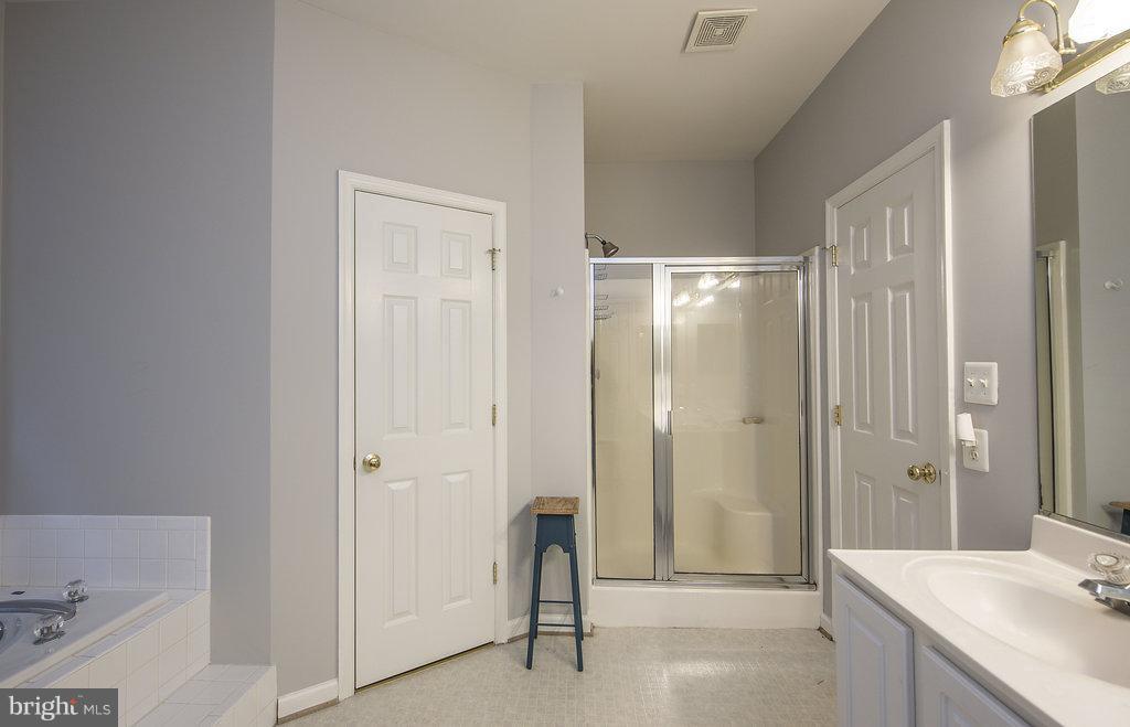 330 Sandy Ridge Road Fredericksburg, VA 22405 - Photo 19 of 30 Bath (Master)