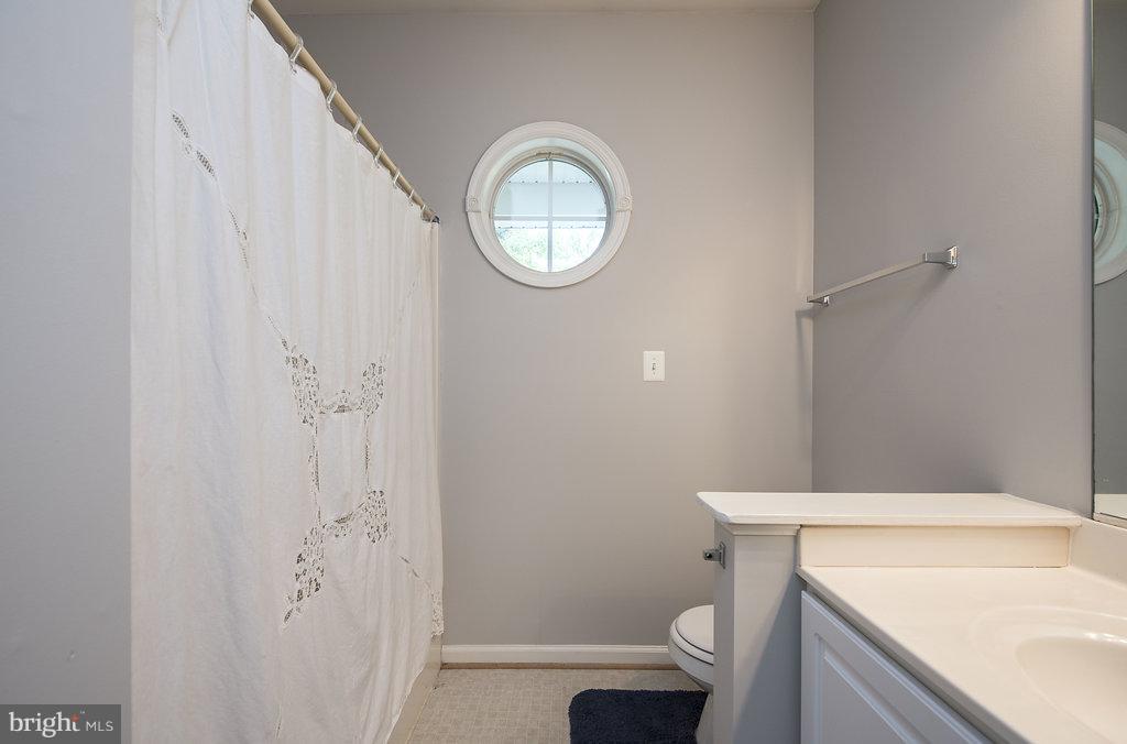 330 Sandy Ridge Road Fredericksburg, VA 22405 - Photo 22 of 30 Bath