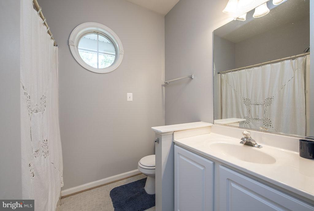 330 Sandy Ridge Road Fredericksburg, VA 22405 - Photo 23 of 30 Bath