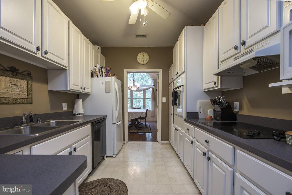 330 Sandy Ridge Road Fredericksburg, VA 22405 - Photo 9 of 30 Kitchen