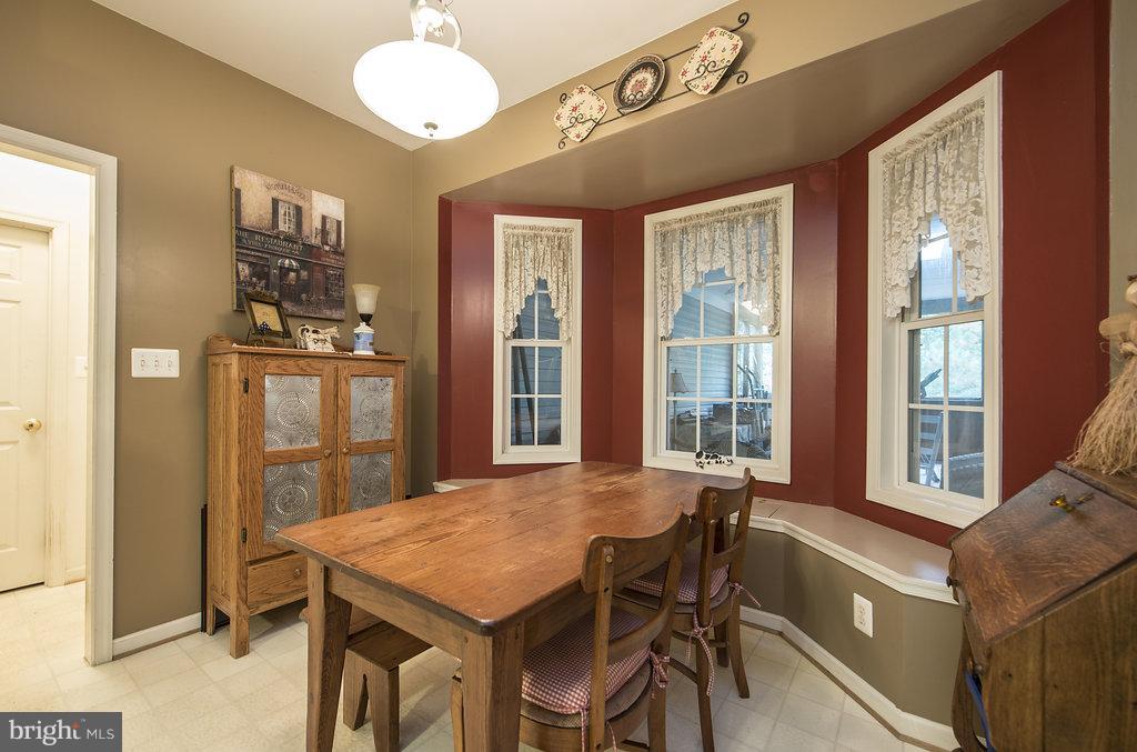 330 Sandy Ridge Road Fredericksburg, VA 22405 - Photo 10 of 30 Kitchen