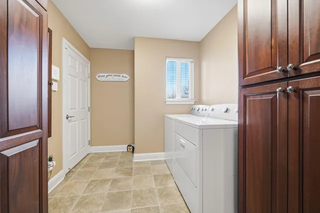 a view of a livingroom with a ceiling fan