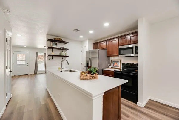 $285,000 | 190 Merlin Way, Euless, TX 76039