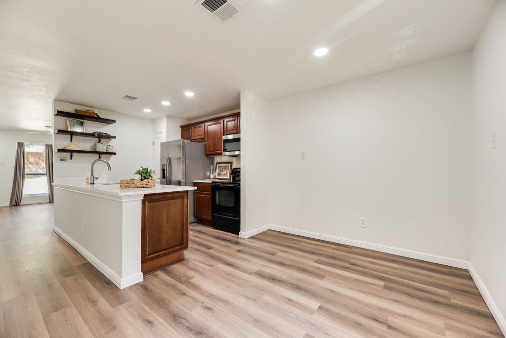 190 Merlin Way Euless, TX 76039 - Photo 12 of 39