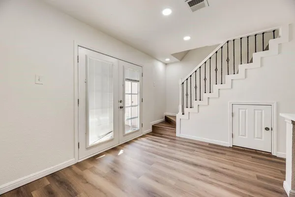 $285,000 | 190 Merlin Way, Euless, TX 76039