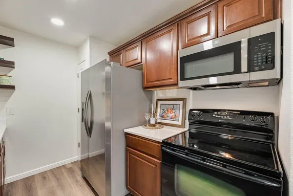 $285,000 | 190 Merlin Way, Euless, TX 76039