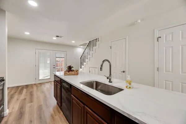 $285,000 | 190 Merlin Way, Euless, TX 76039