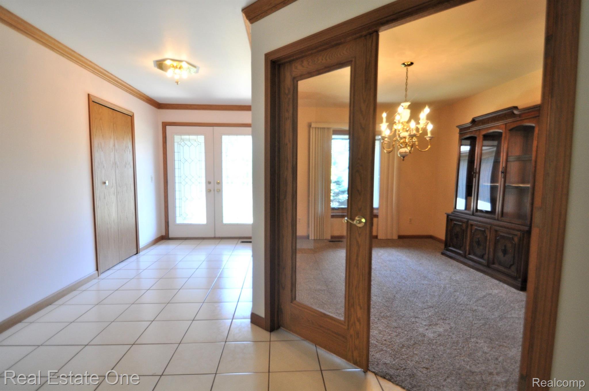 2185 Clinton View Circle Rochester, MI 48309 - Photo 5 of 36 Gallery Image 5
