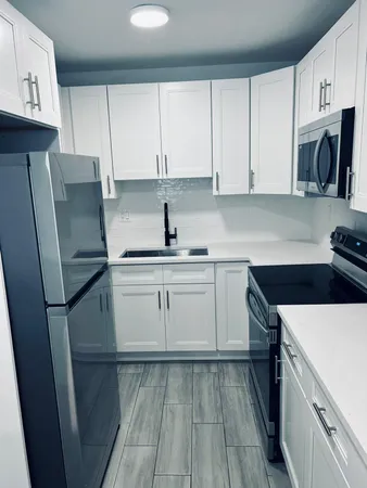 $1,900 | 930 North 14th Court, Unit 6, Hollywood, FL 33020