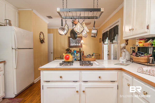 351 Thornton Place Mobile, AL 36609 - Photo 9 of 22 Kitchen