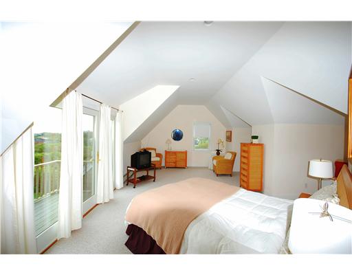 1628 Southeast Light Road Block Island, RI 02807 - Photo 5 of 8 Master Bedroom.