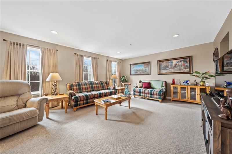 327 Maple Ridge Drive Canonsburg, PA 15317 - Photo 4 of 21 Gallery Image 4