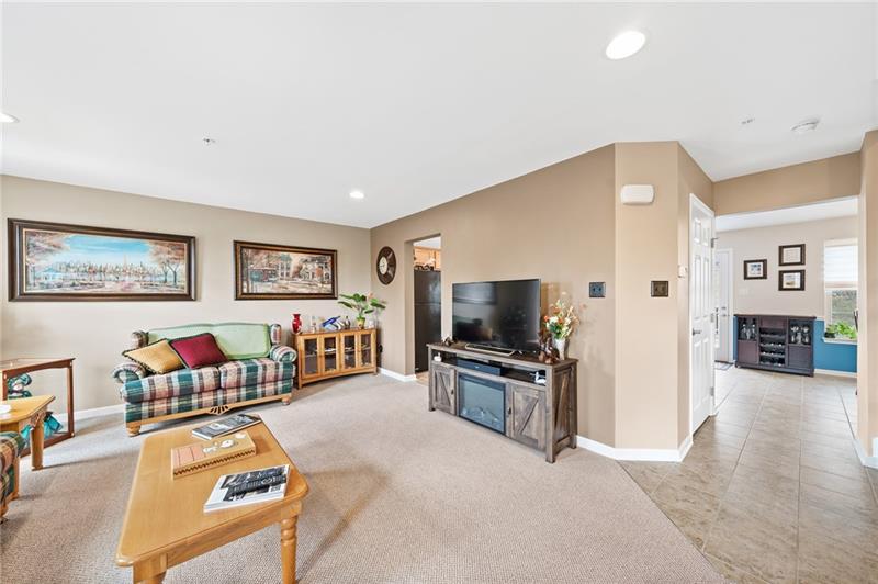 327 Maple Ridge Drive Canonsburg, PA 15317 - Photo 6 of 21 Gallery Image 6