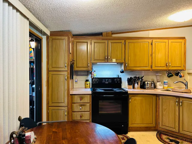 $329,900 | 26 Dalton Road, Pittsburg, NH 03592