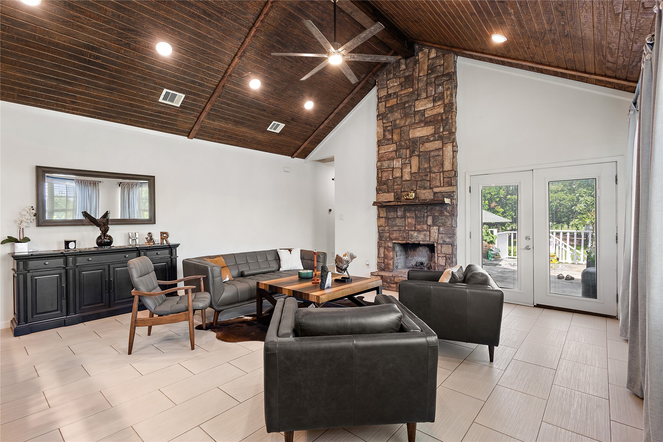 625 Pittman Road Richmond, TX 77469 - Photo 13 of 41 Leaving Room with Stone Fireplace