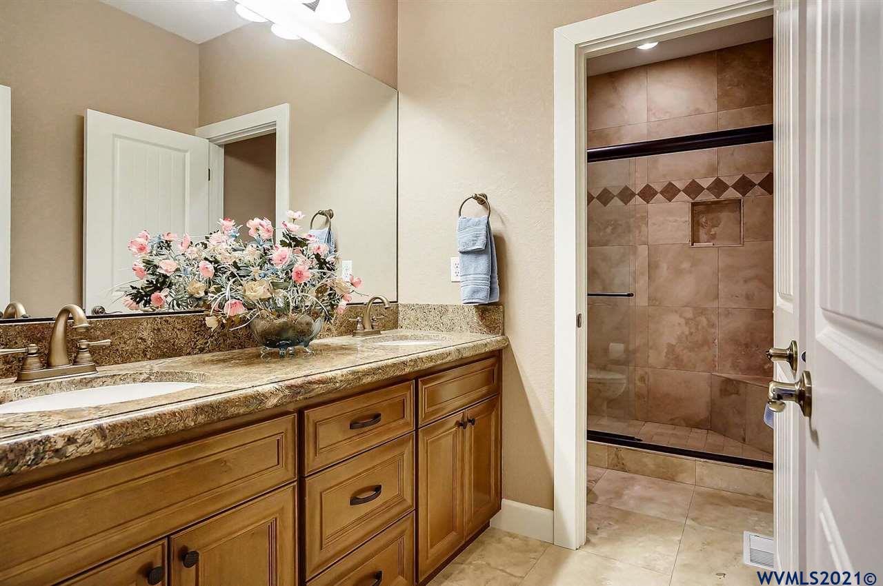 1122 Southwest Forestry Lane Dallas, OR 97338 - Photo 35 of 40 Gallery Image 35