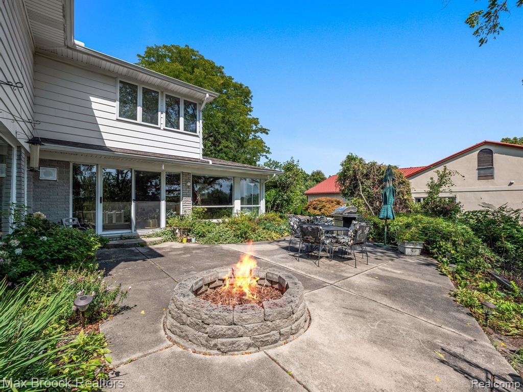 4282 Stoneleigh Road Bloomfield Hills, MI 48302 - Photo 47 of 50