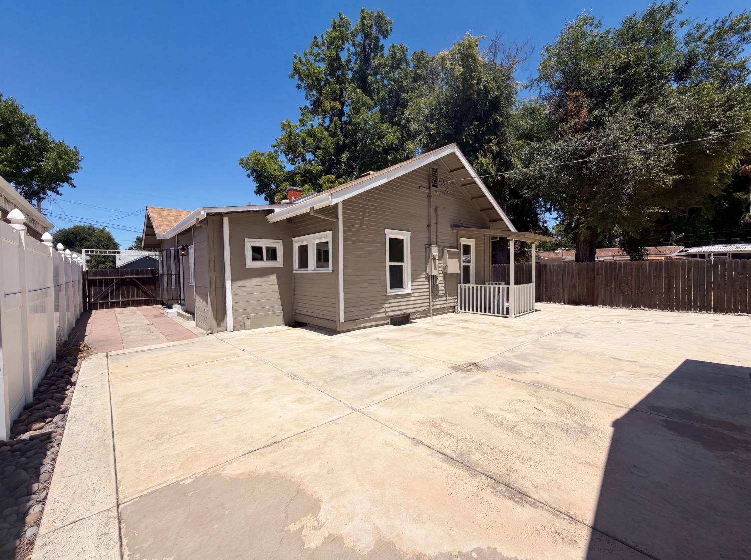 1860 West Willow Street Stockton, CA 95203 - Photo 24 of 27