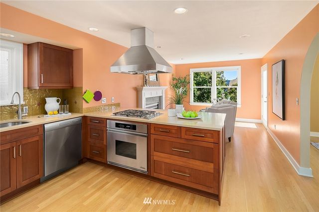 $1,000,000 | 7006 Brighton Lane South, Seattle, WA 98118