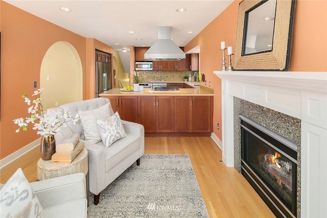 $1,000,000 | 7006 Brighton Lane South, Seattle, WA 98118