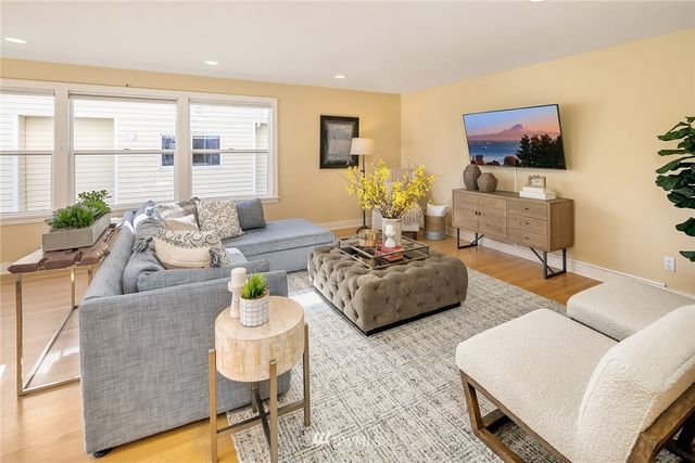 $1,000,000 | 7006 Brighton Lane South, Seattle, WA 98118