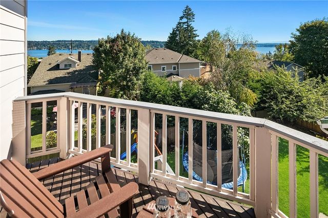 $1,000,000 | 7006 Brighton Lane South, Seattle, WA 98118