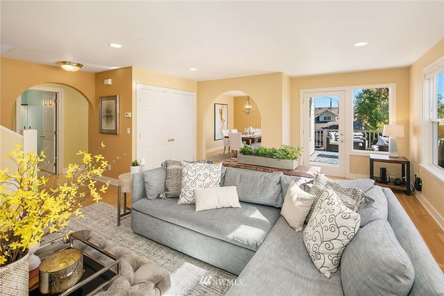 $1,000,000 | 7006 Brighton Lane South, Seattle, WA 98118