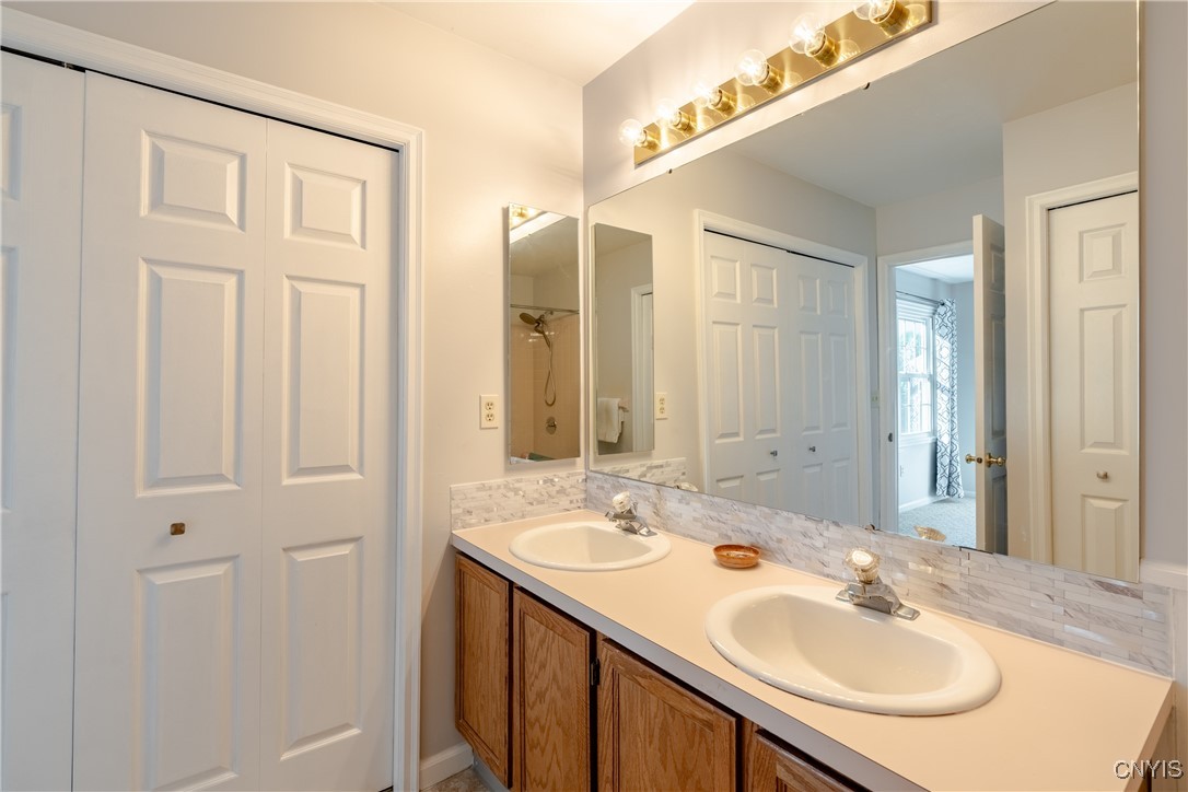 4625 Regiment Way Manlius, NY 13104 - Photo 20 of 33