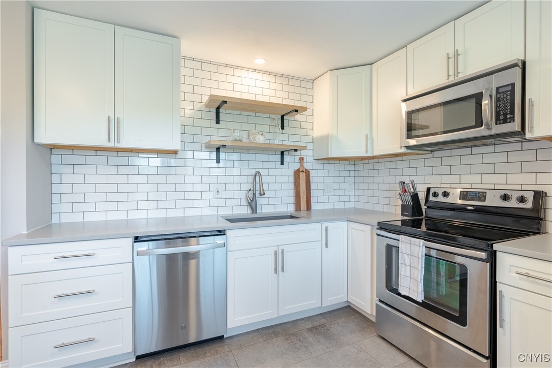 4625 Regiment Way Manlius, NY 13104 - Photo 2 of 33