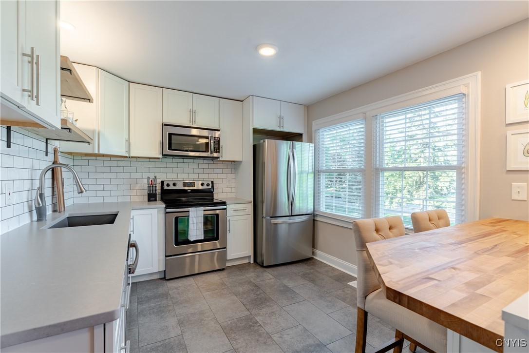 4625 Regiment Way Manlius, NY 13104 - Photo 3 of 33