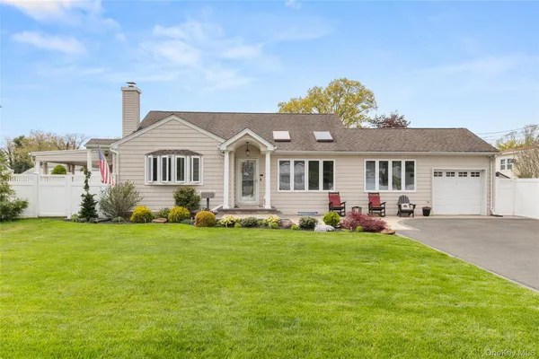 $749,000 | 234 East 3rd Street, Deer Park, NY 11729