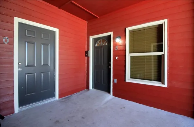 $900,000 | 724 West Kleberg Avenue, Kingsville, TX 78363