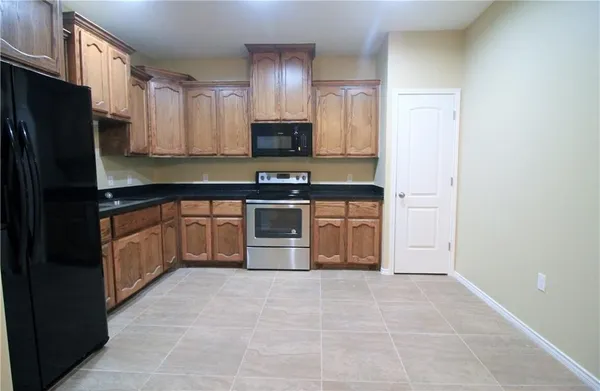 $900,000 | 724 West Kleberg Avenue, Kingsville, TX 78363