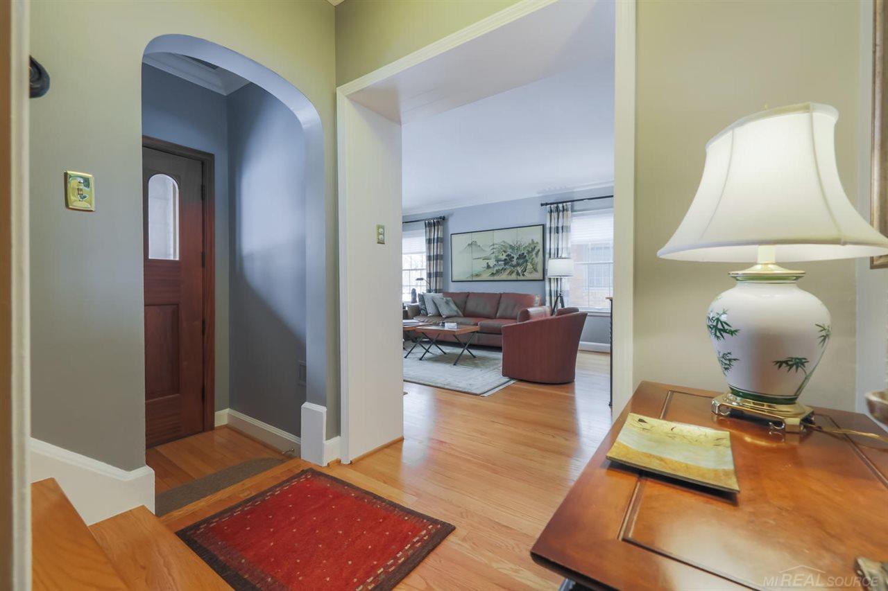 318 Fisher Road Grosse Pointe, MI 48230 - Photo 5 of 43 50005538-4.JPG