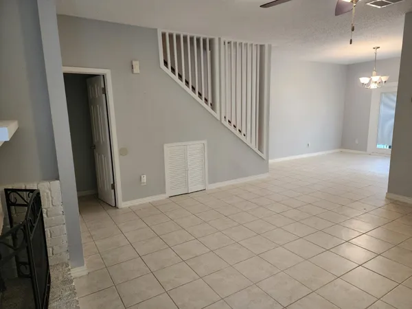 $1,495 | 11710 Southlake Drive, Unit 6, Houston, TX 77077